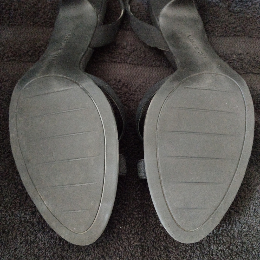 *Naturalizer Black Heels* - Picture 11 of 11